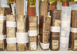 beschädigte bücher in magazin